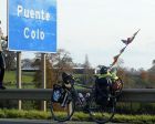Javier celebra los 40.000 km. recorridos en Puente Colo (Chile)