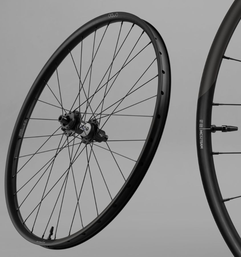 A STRONG AND PUNCTURE-RESISTANT RIM THAT IS STIFF BUT COMPLIANT ENOUGH.