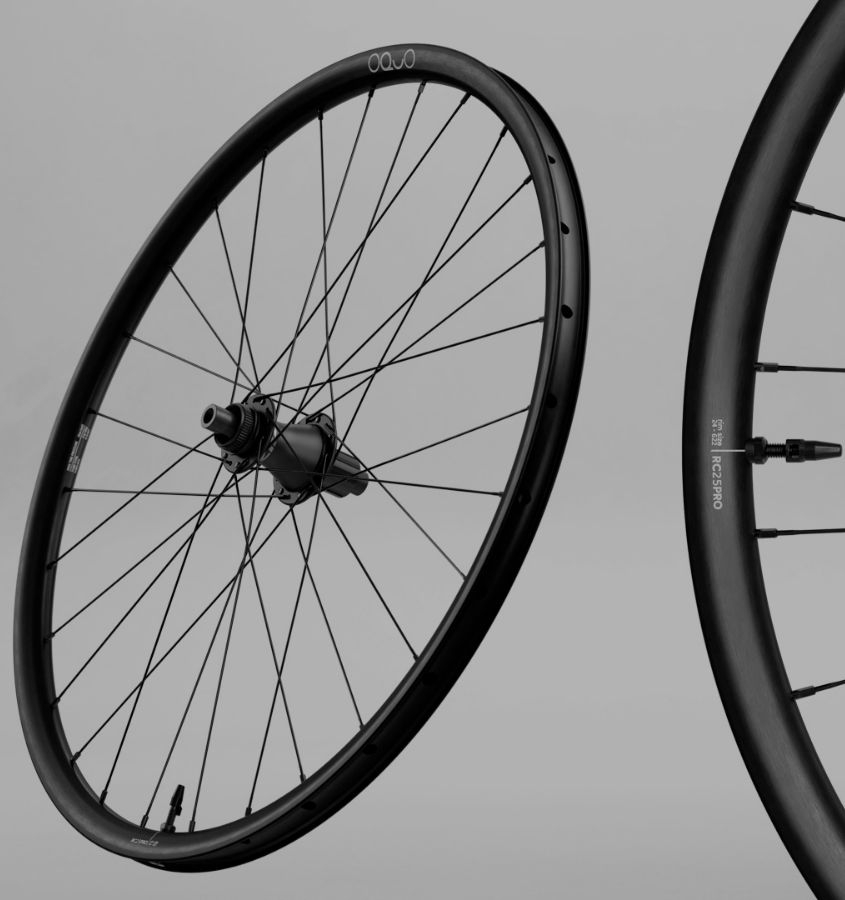 THIS WHEELSET OFFERS THE CLASSIC ROLLING SENSATION FOR RIDERS LOYAL TO THEIR ALLOY ORIGINS.